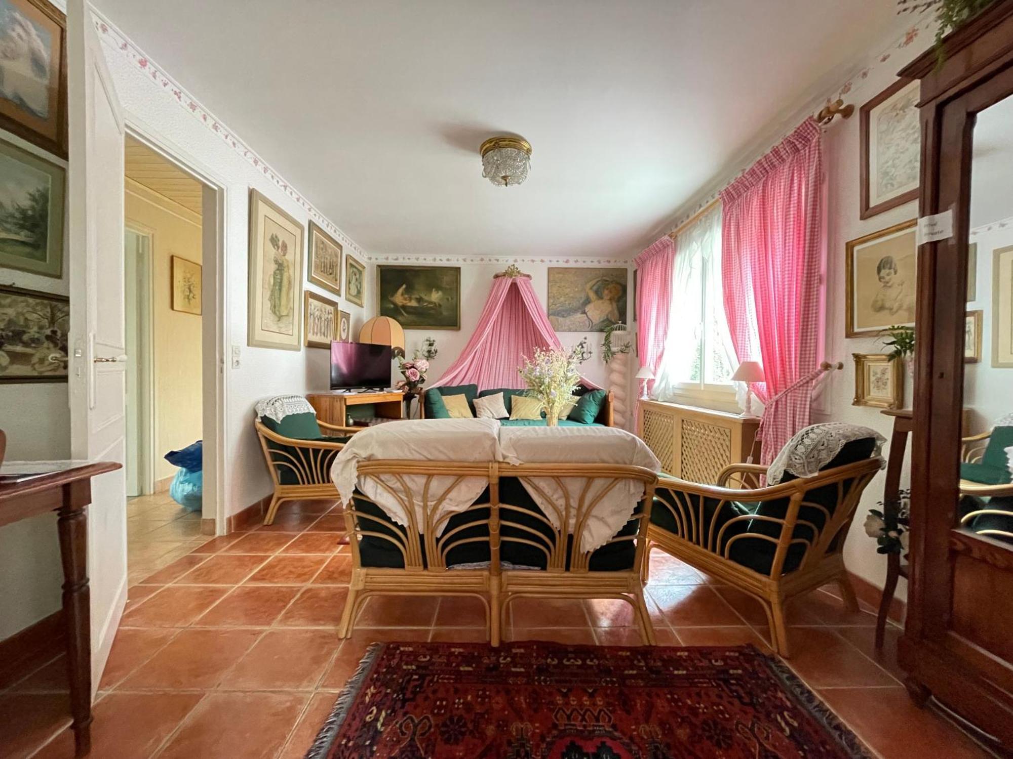 La Roseliere Maison Plain Pied Confortable Belle Decoration Jardin Magnifique 10 Mn A Pied Centre Ville Bayeux Proche Plages Du Debarquement 외부 사진