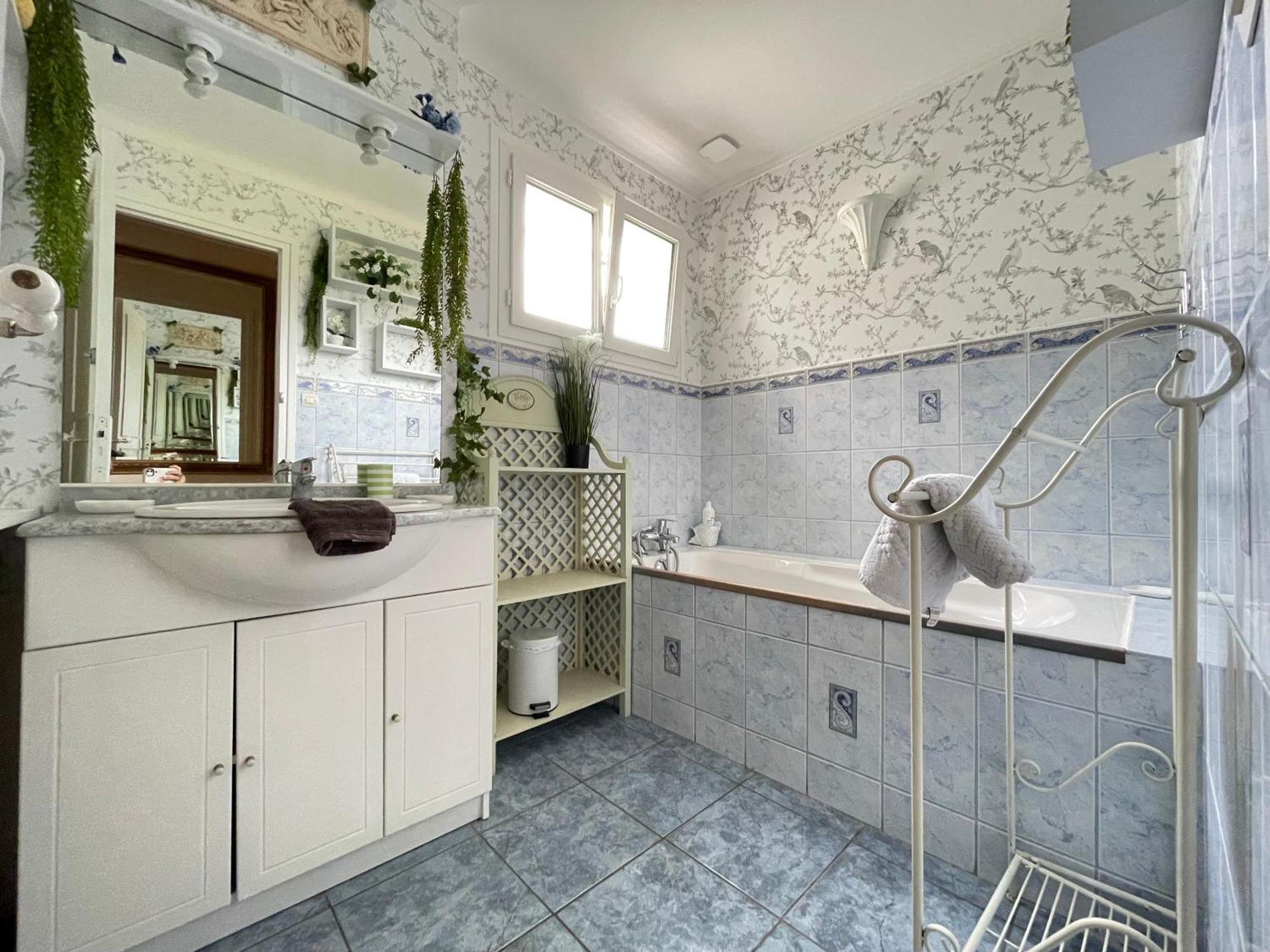 La Roseliere Maison Plain Pied Confortable Belle Decoration Jardin Magnifique 10 Mn A Pied Centre Ville Bayeux Proche Plages Du Debarquement 외부 사진